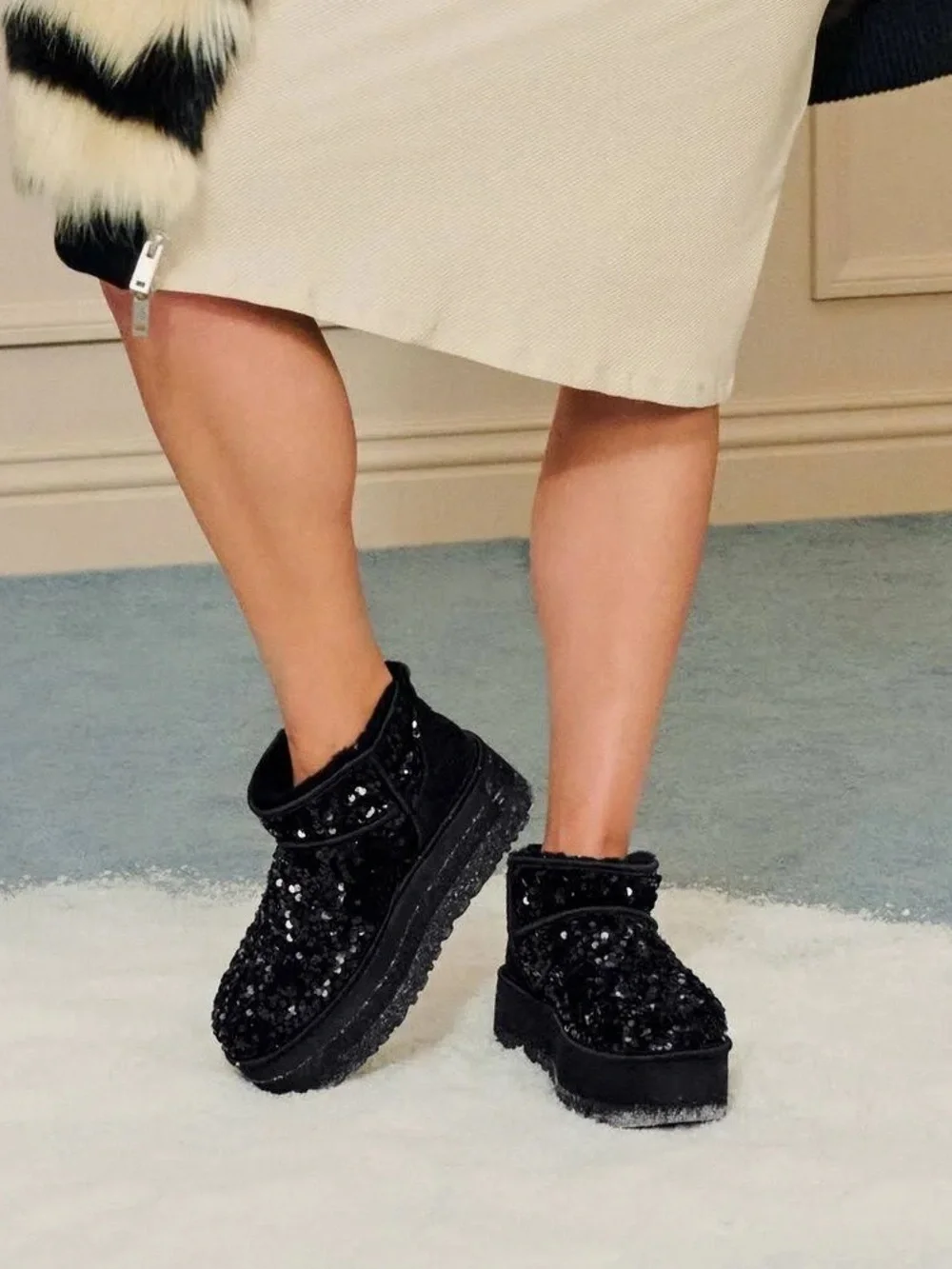UGG Ultra Mini Chunky Sequin Black Platform Boots Size 9